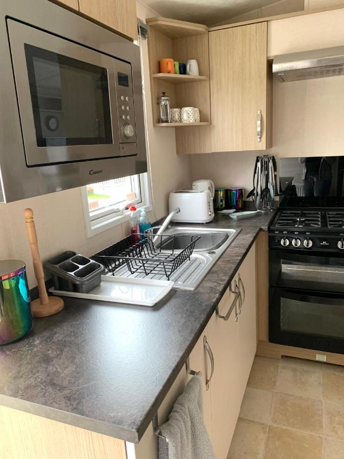Mollys Retreat Pet Friendly Three Bed Caravan With Small Garden Newquay Bay Resort Quieter Area Of Park Exterior foto